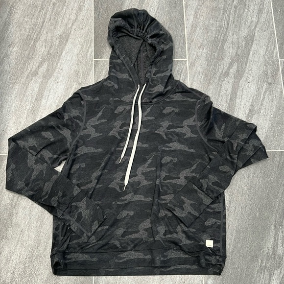 Vuori Tops - Vuori Clothing Black Camo Halo Essential Hoodie size Medium EUC